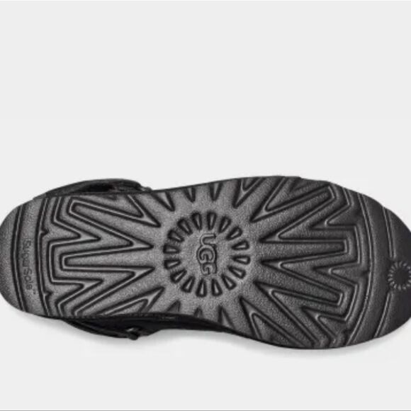 Ugg Classic Short Hybrid Boot- Black - Picture 6 of 11